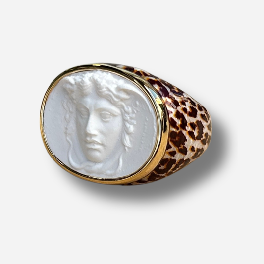 Bague Médusa ronde léopard Grandtour Collection visage relief blanc doré motif animal