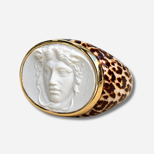 Bague Médusa ronde léopard Grandtour Collection visage relief blanc doré motif animal