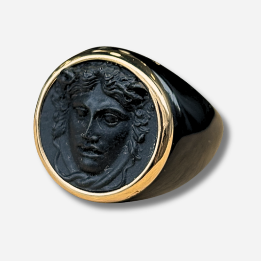 Bague Médusa ronde noire Grandtour Collection visage relief doré minimaliste