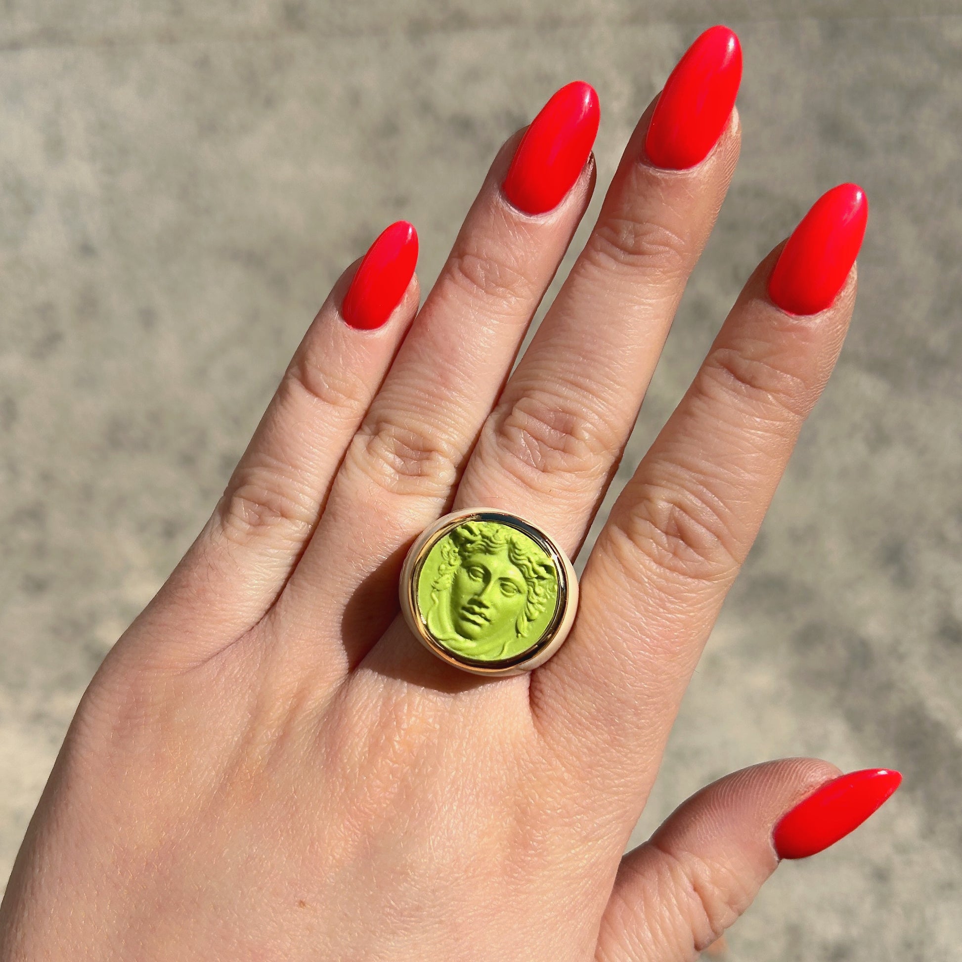 Bague Medusa verte ronde Grandtour Collection