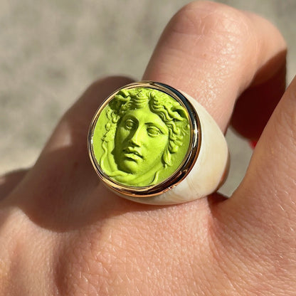 Bague Medusa vert vif ivoire doré femme