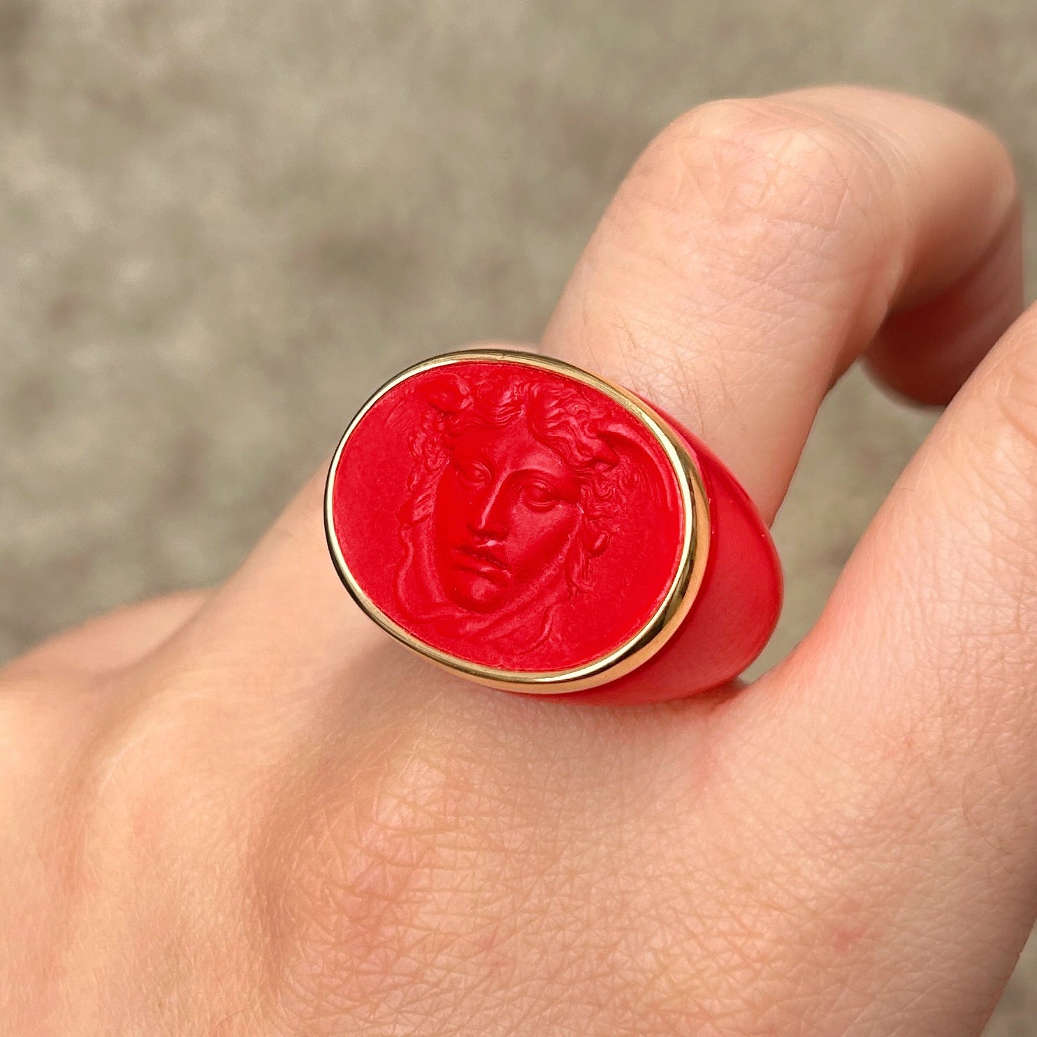 bague-medusa-rouge-grandtour-divinity-sete