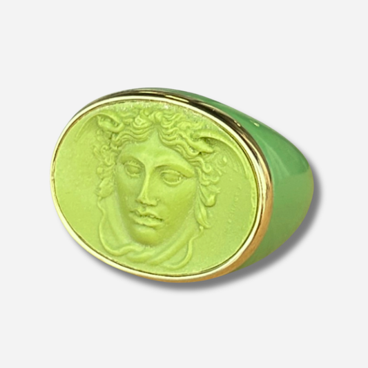 Bague Médusa vert clair Grandtour Collection visage relief vert contour doré