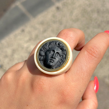 Bague Medusa XXL noir effet camée Grandtour Collection