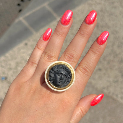 Bague Medusa noir et ivoire doré style tendance femme