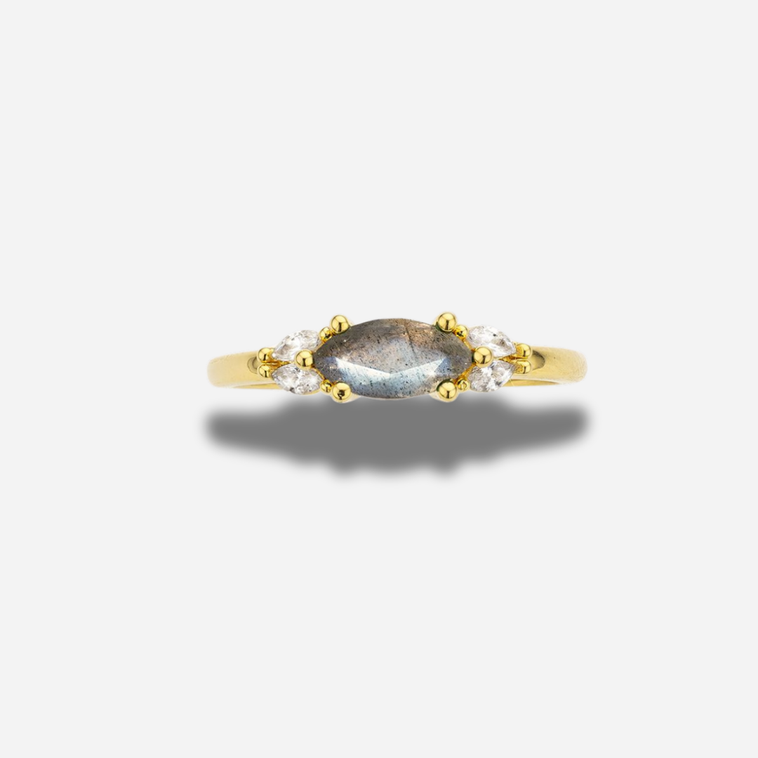 Détail de la labradorite de la bague Neptune Mya Bay