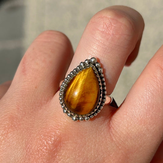 Bague fine œil de tigre goutte femme argent 925