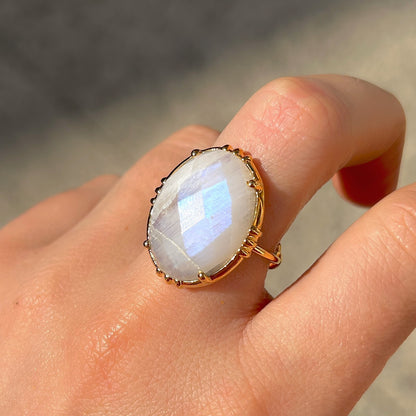 bague-ovale-labradoriteblanche-aufildelo-divinity-sete