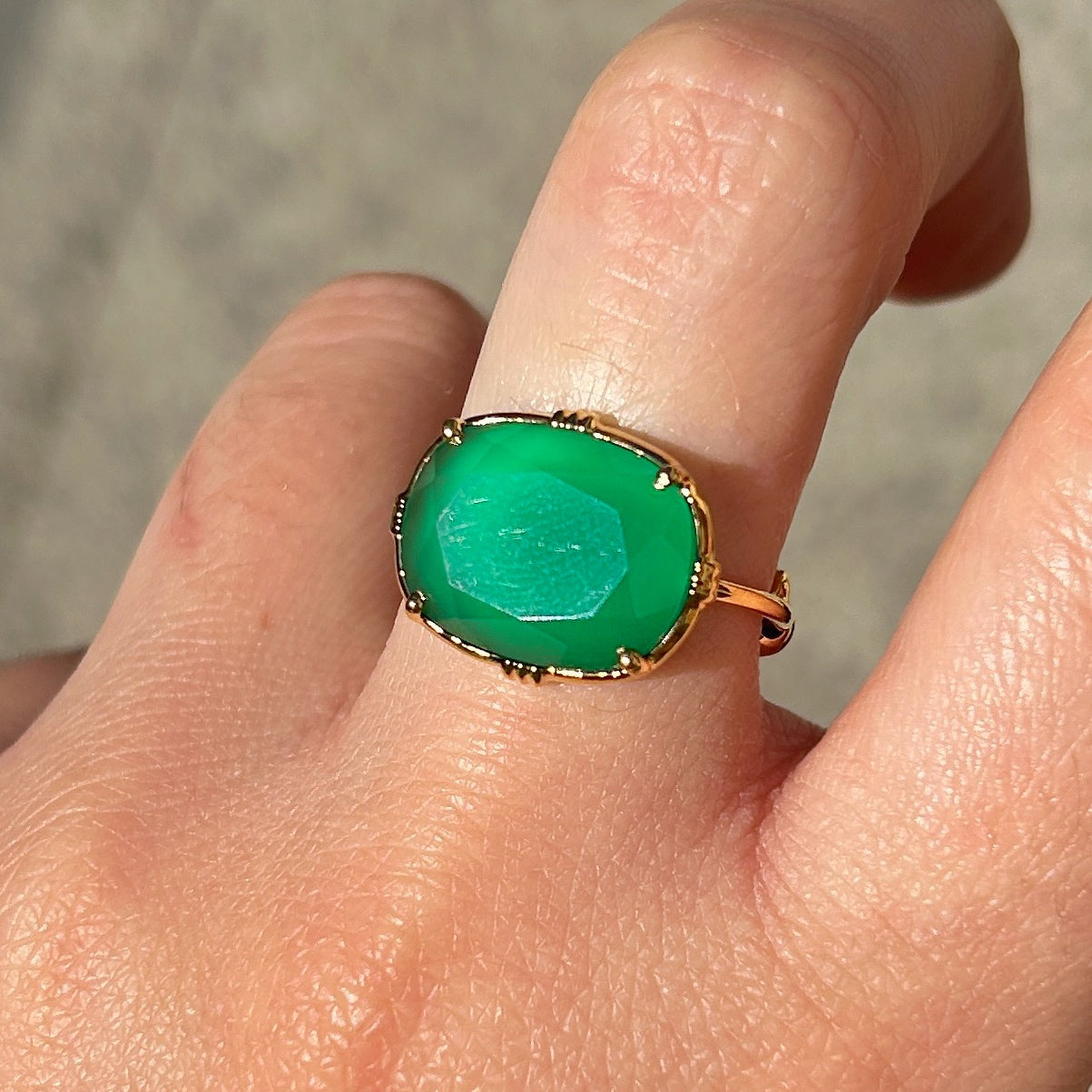 Bague portée onyx vert Au Fil de Lo