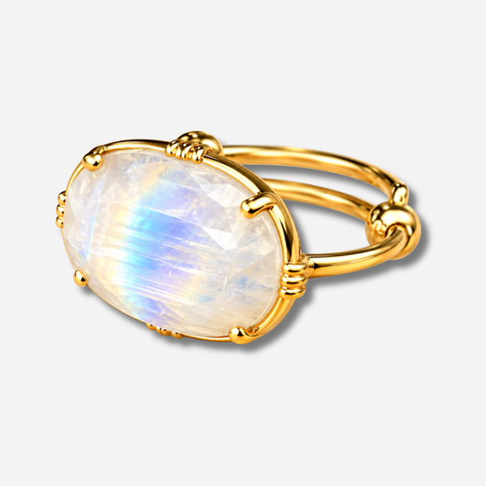 Bague Ovale PM Au Fil de Lo en labradorite blanche naturelle aux reflets irisés et monture dorée – Divinity Sète