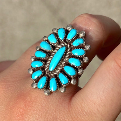 Bague Harpo P01 pièce unique en argent 925 ornée de turquoises véritables serties à la main dans une composition florale inspirée des bijoux Navajo traditionnels.
