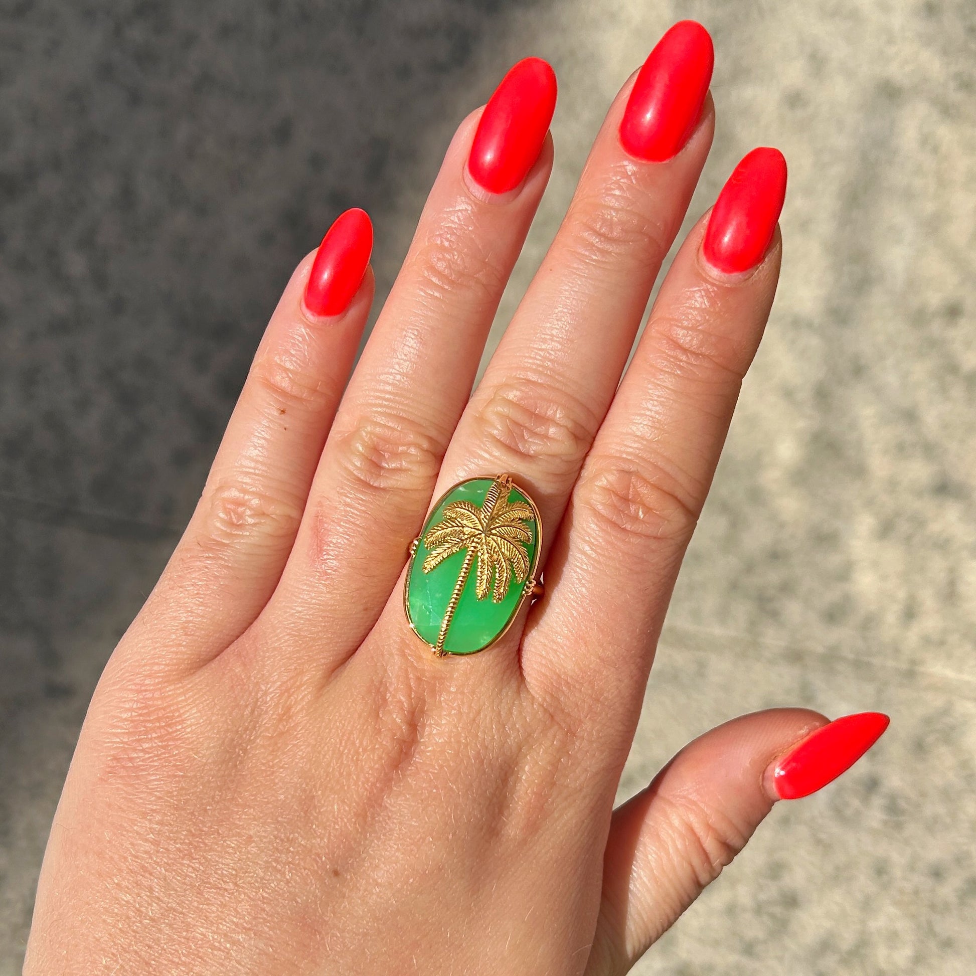 Bague palmier portée chrysoprase Au Fil de Lo