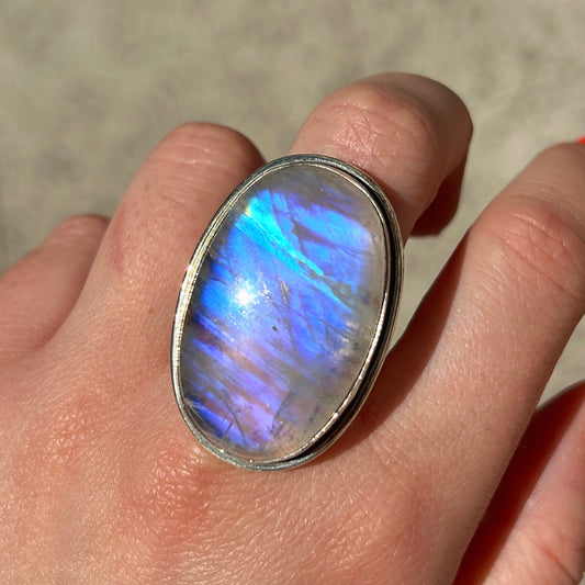 Bague pierre de lune arc en ciel ovale argent 925 reflets bleus