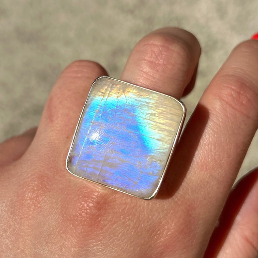 Bague pierre de lune carrée femme moderne