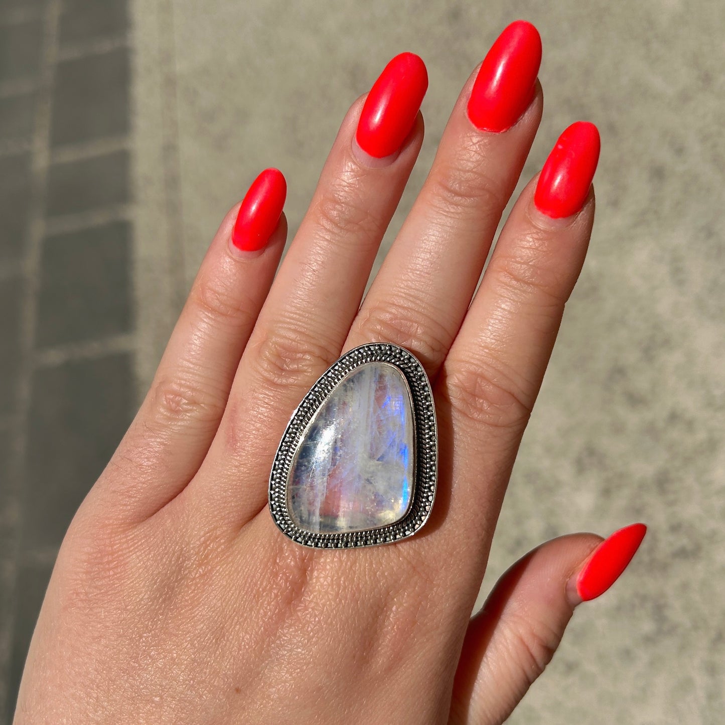 Bague pierre de lune goutte argent 925 reflets bleus irisés