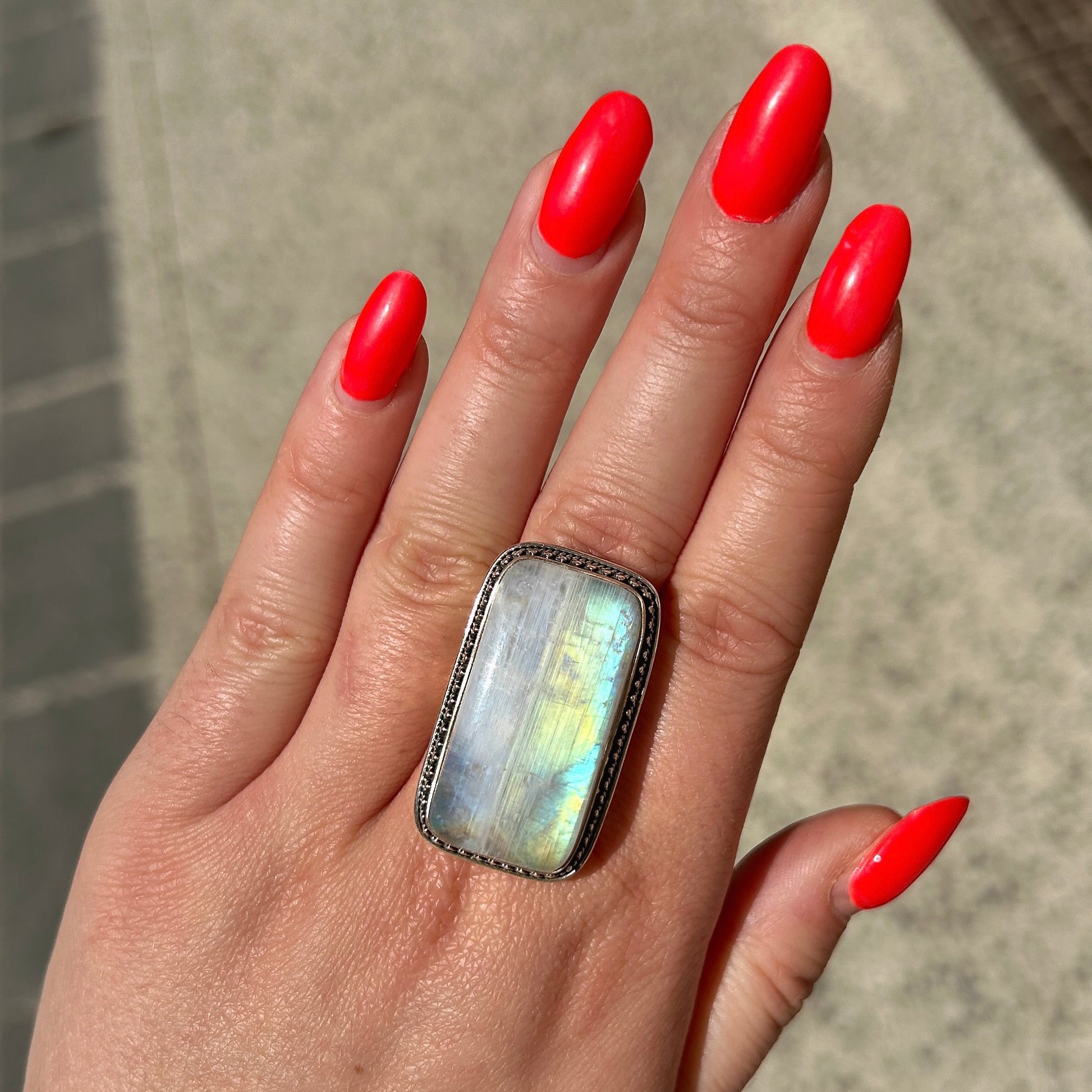 Bague pierre de lune rectangle argent 925 reflets bleu vert doré
