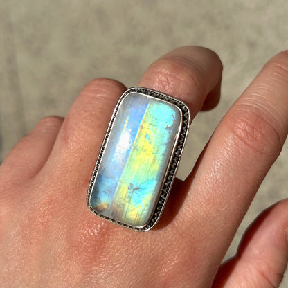Bague pierre de lune rectangulaire femme moderne
