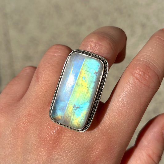 Bague pierre de lune rectangulaire femme moderne