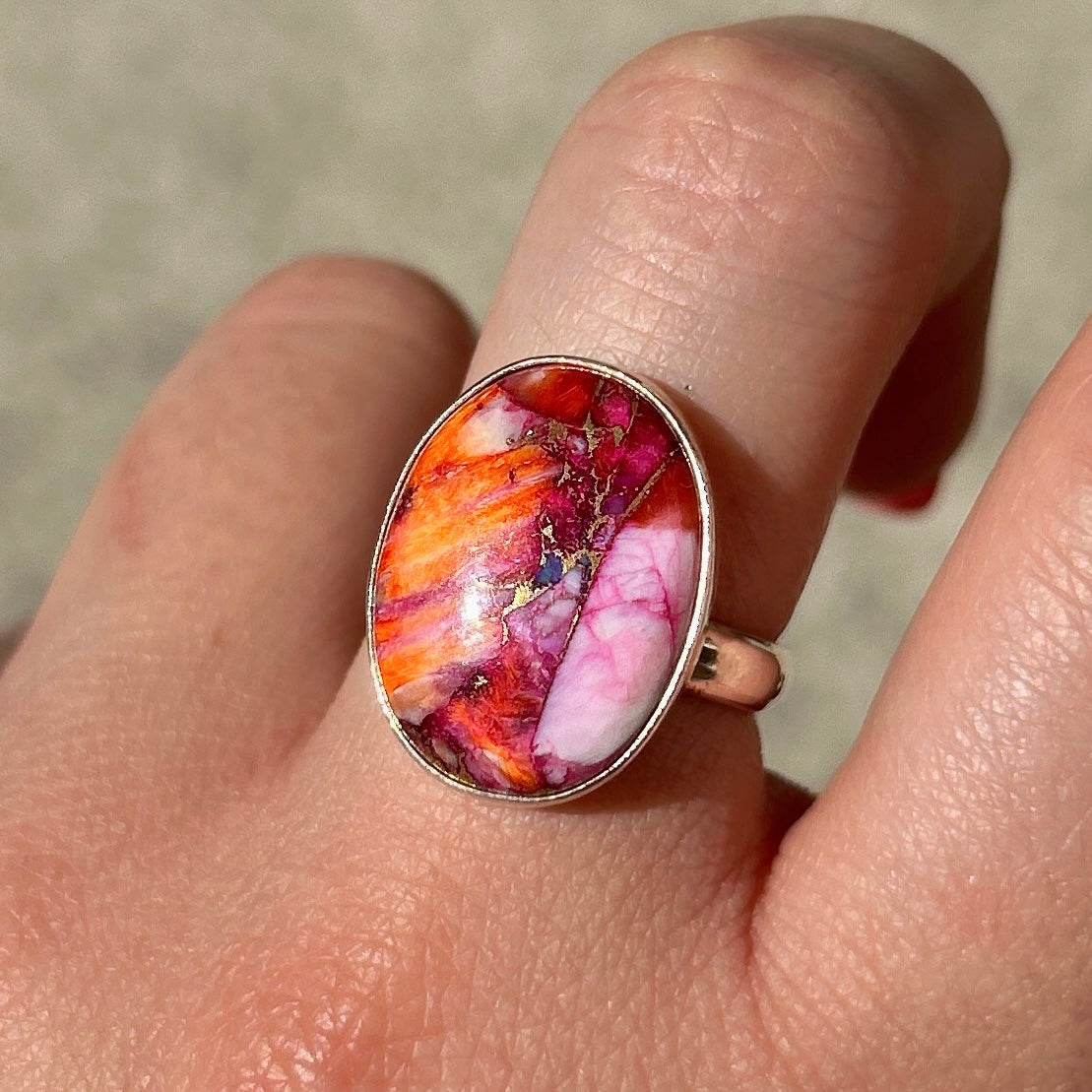 Bague pierre naturelle rose orangée petite taille femme