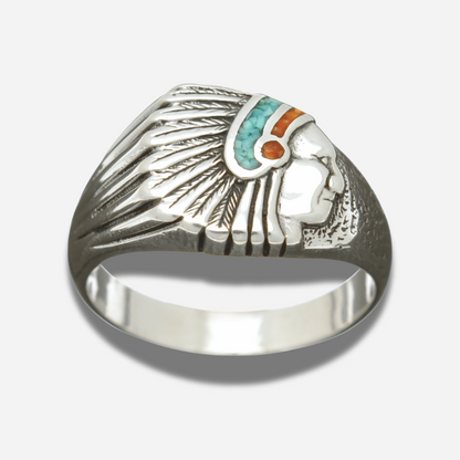 Bague Harpo R177 en argent massif représentant une coiffe amérindienne avec incrustations de turquoise et corail réalisées selon la technique Chip Inlay.