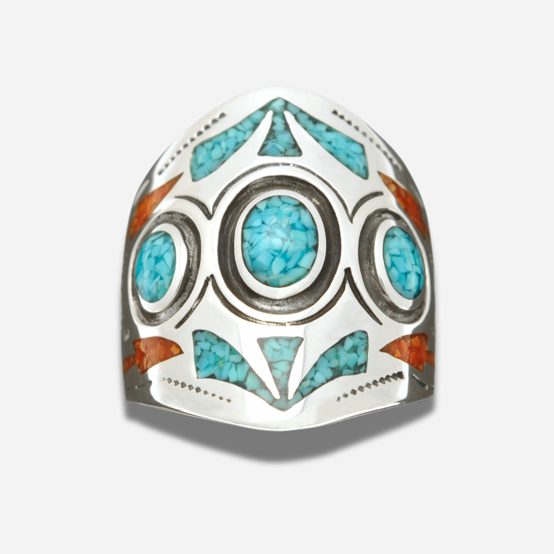 Bague Harpo R186 en argent massif réalisée selon la technique Chip Inlay avec incrustations de turquoise et corail inspirées de l'art Navajo.