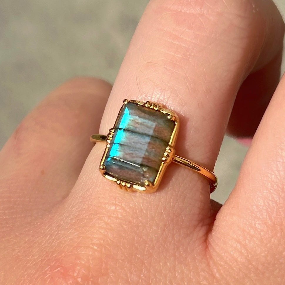 Bague labradorite reflets bleus rectangle Au Fil de Lo