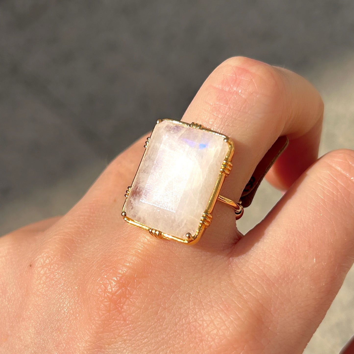 bague-rectangle-labradoriteblanche-aufildelo-divinity-sete