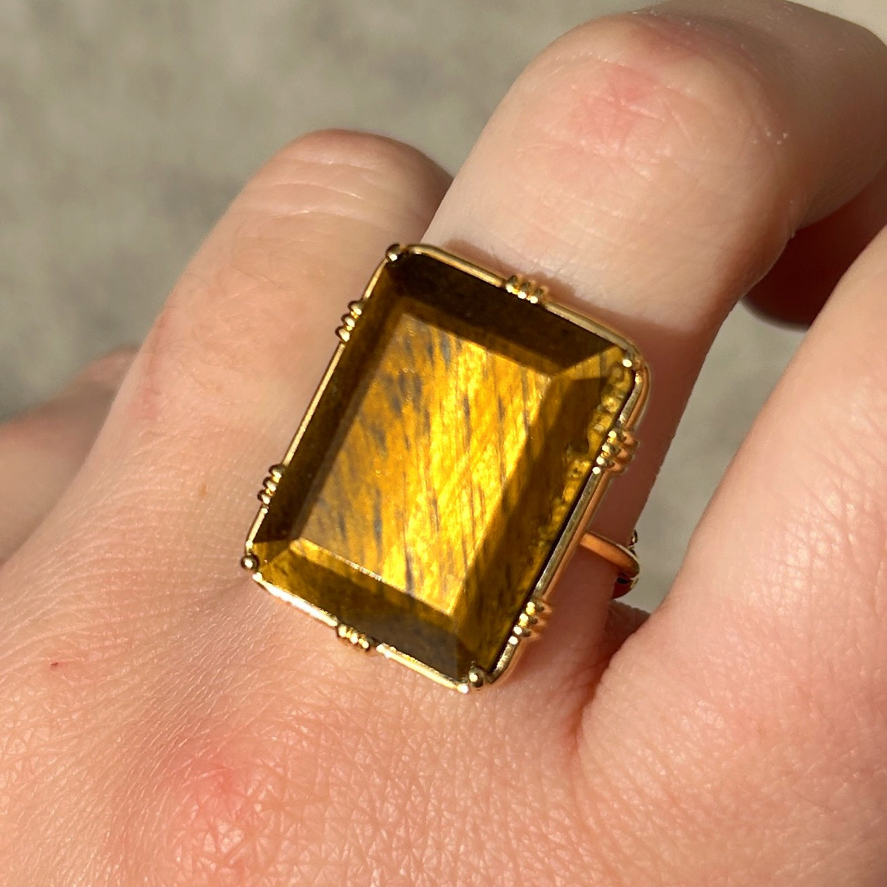 Bague pierre oeil de tigre reflets dores Au Fil de Lo