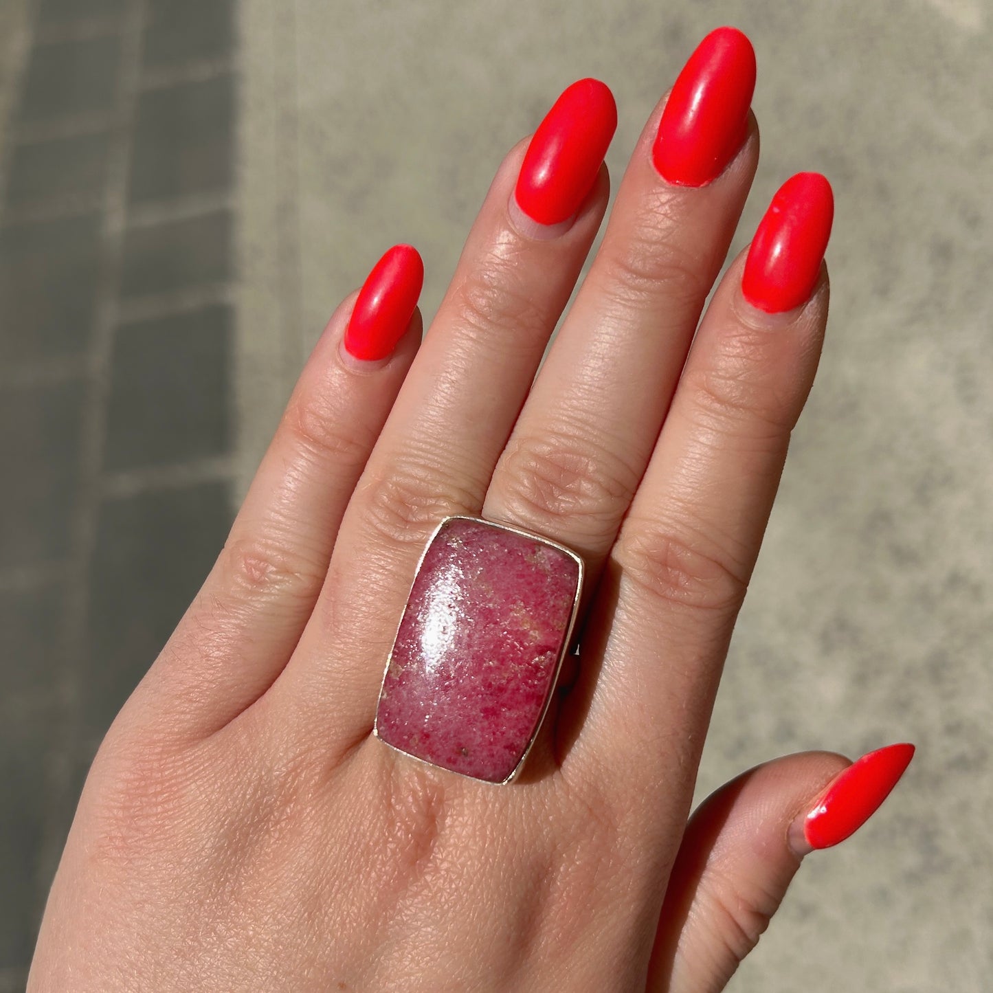 Bague pierre rhodonite rose intense femme