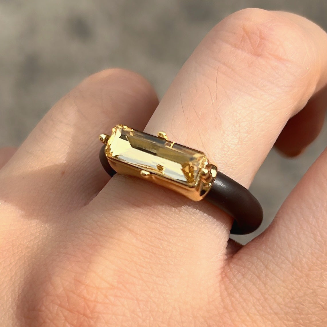 Bague Riva Champagne cristal rectangulaire et anneau brun