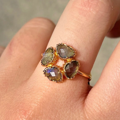 Bague ronde labradorite PM Au Fil de Lo pierre bleue irisee reglable femme doree