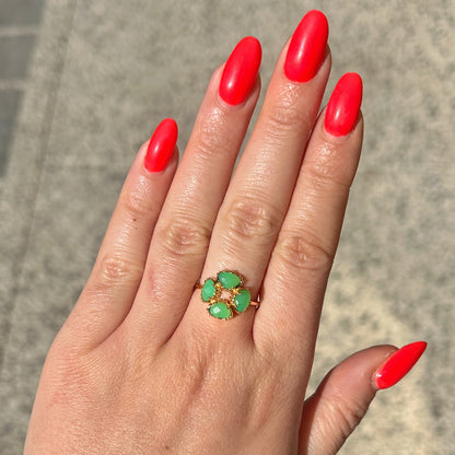 Bague ronde portée chrysoprase Au Fil de Lo