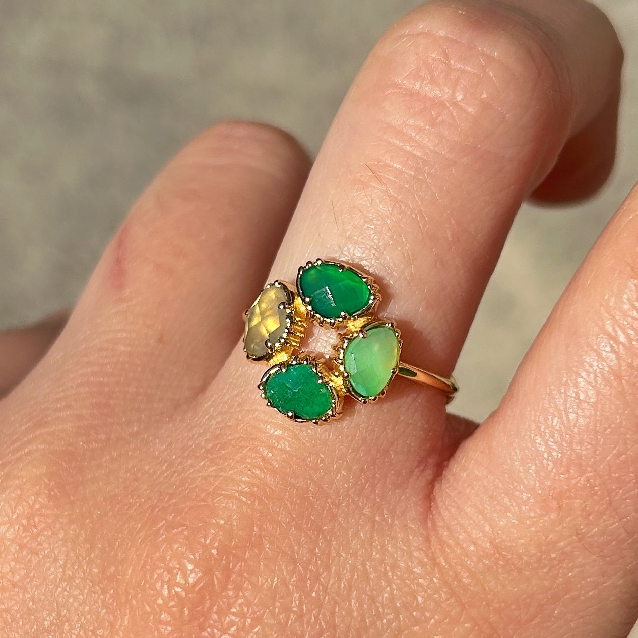 Bague Au Fil de Lo pierres naturelles vertes prehnite chrysoprase onyx spinelle