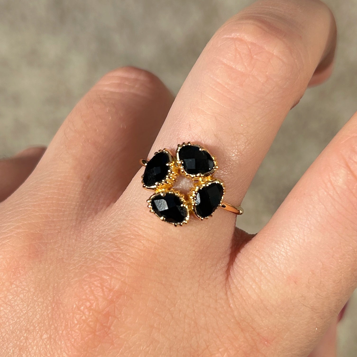 bague-ronde-spinellenoire-aufildelo-divinity-sete