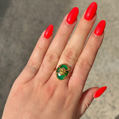 Bague portee scarabee onyx vert Au Fil de Lo
