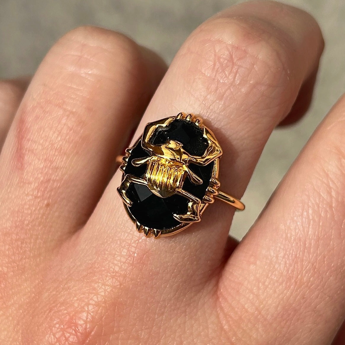Bague scarabee pierre noire Au Fil de Lo