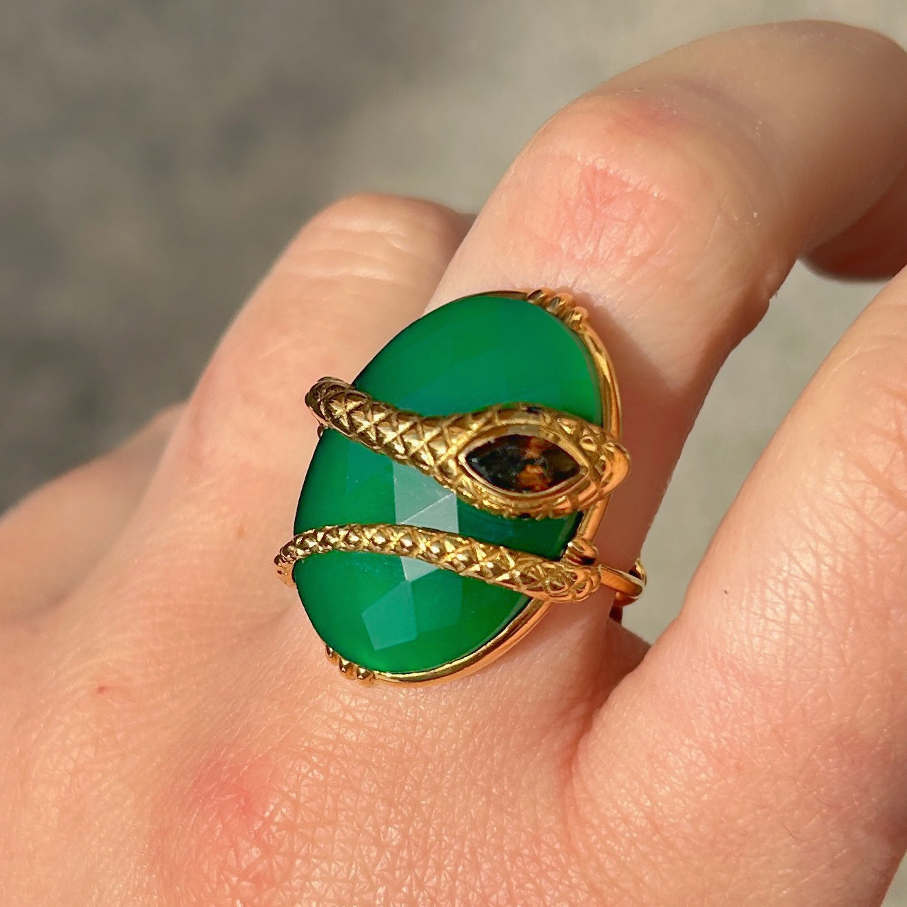 Bague serpent pierre verte Au Fil de Lo