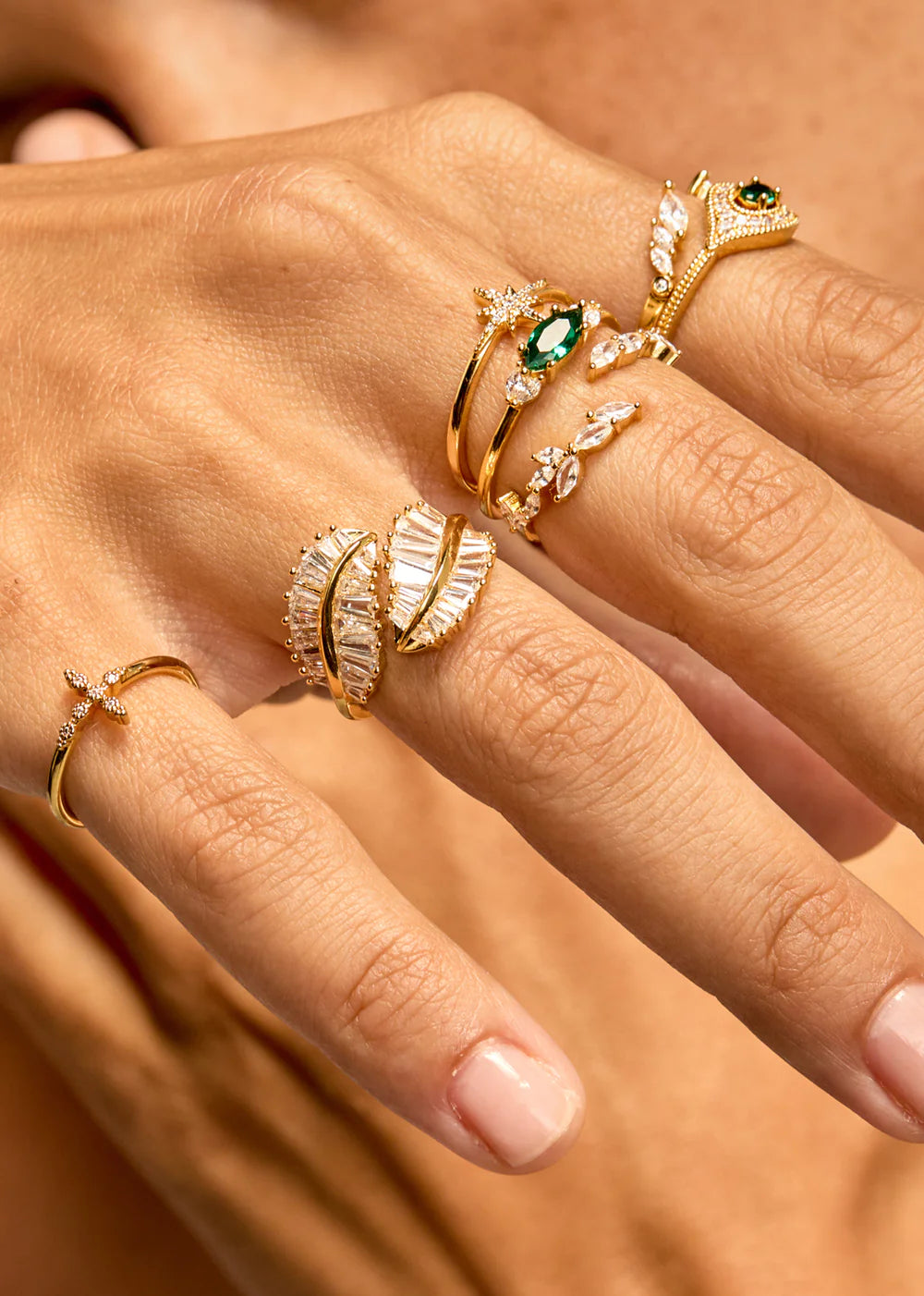 Bague Sevilla Mya Bay portée en accumulation