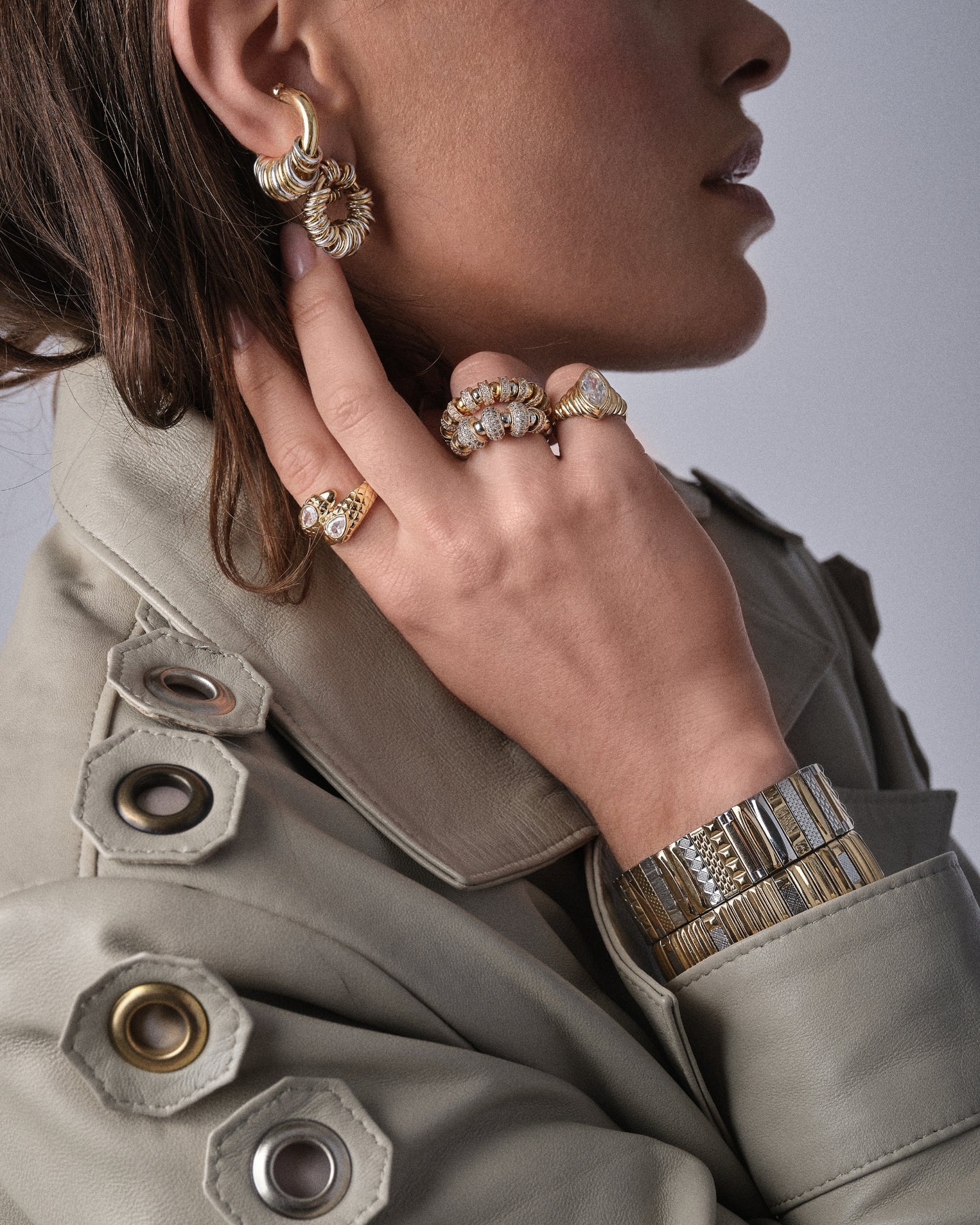 Détail de la bague Sigal Nefertiti Triple design triple anneau
