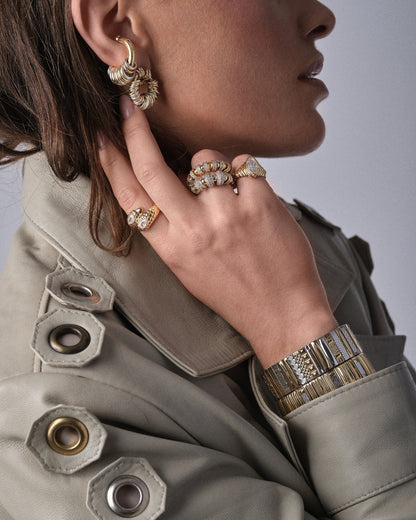 Détail de la bague Sigal Nefertiti Triple design triple anneau
