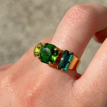 Bague Crézus verte triple pierre lumineuse