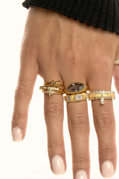 Bague Sweet Spaghetti Gold MYA BAY ajustable avec motif entrelacé doré
