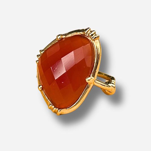 Bague cornaline rouge triangle Au Fil de Lo pierre naturelle reglable femme dorée