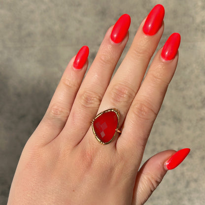 Bague pierre rouge cornaline design triangle Au Fil de Lo