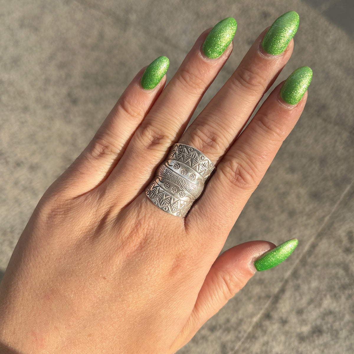 Bague Tribu 12 réglable en argent 925 motifs ethniques – Divinity Sète
