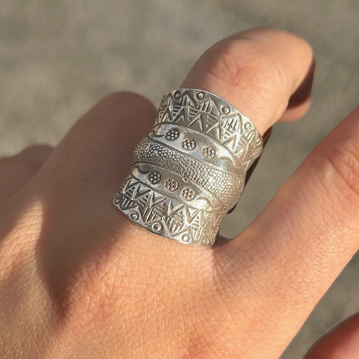 Bague Tribu 12 réglable en argent 925 motifs ethniques – Divinity Sète
