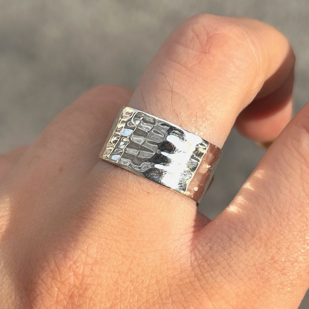Bague Tribu 8 réglable en argent 925 martelé pour femme – Divinity Sète
