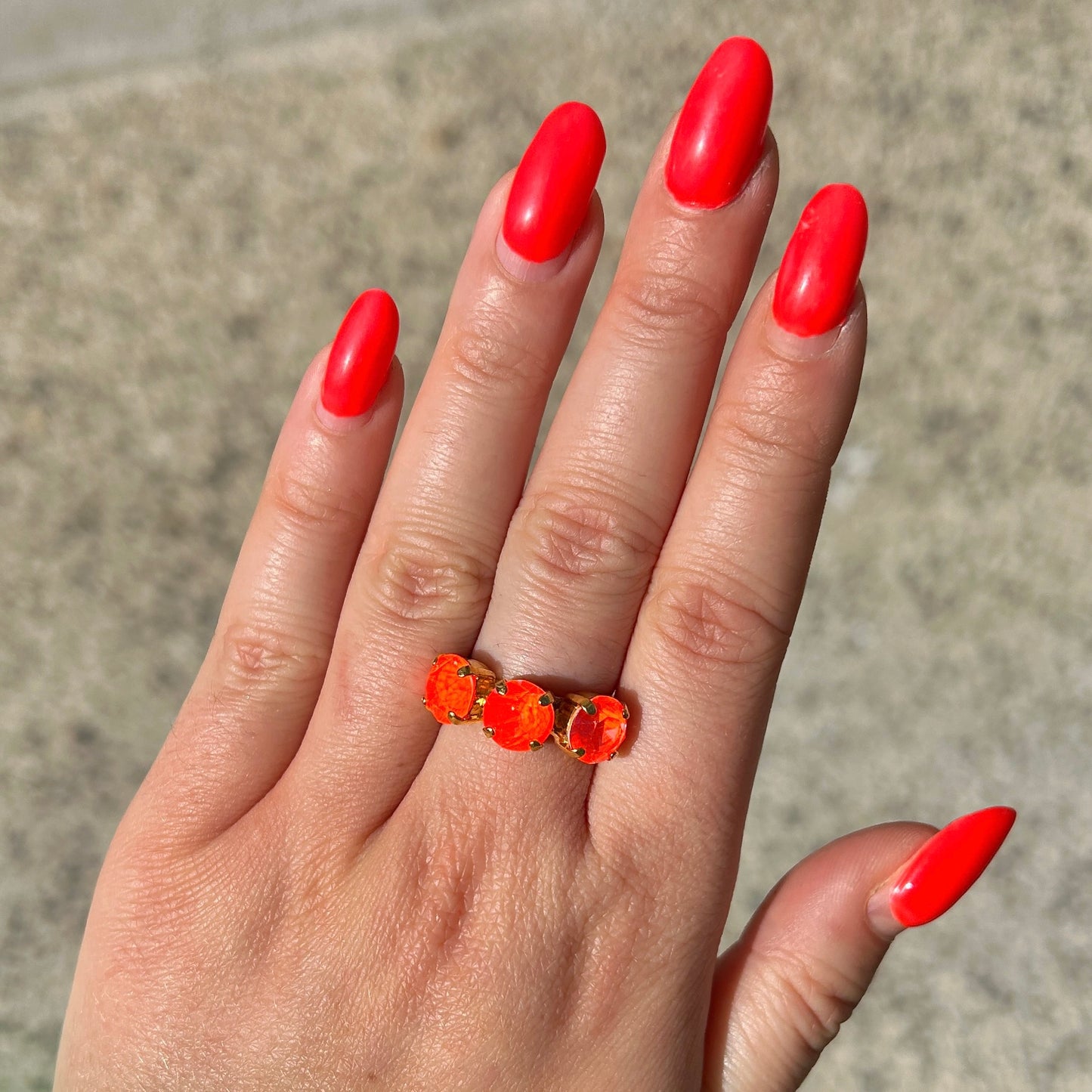 bague fluo orange crezus portée