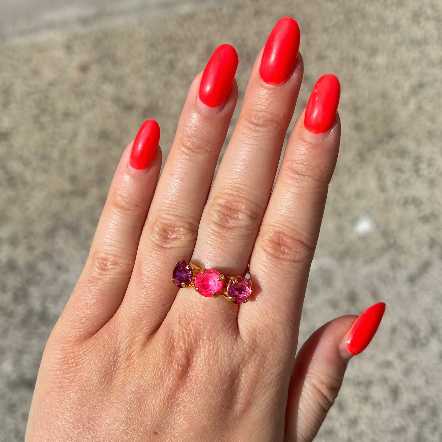 Bague Trio Framboise Crézus trois pierres roses fuchsia doré réglable