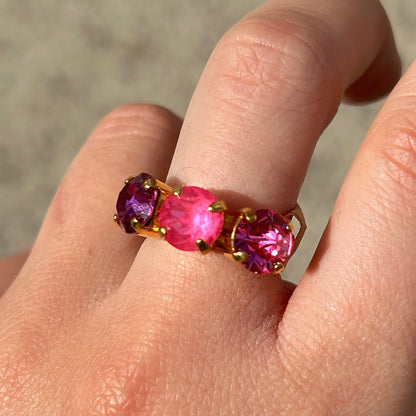 Bague Trio Framboise Crézus trois pierres roses fuchsia doré réglable